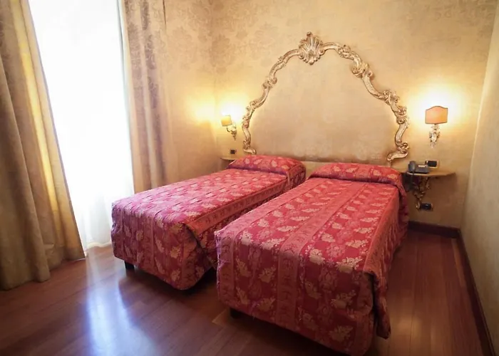 Hotel Des Epoques 3*